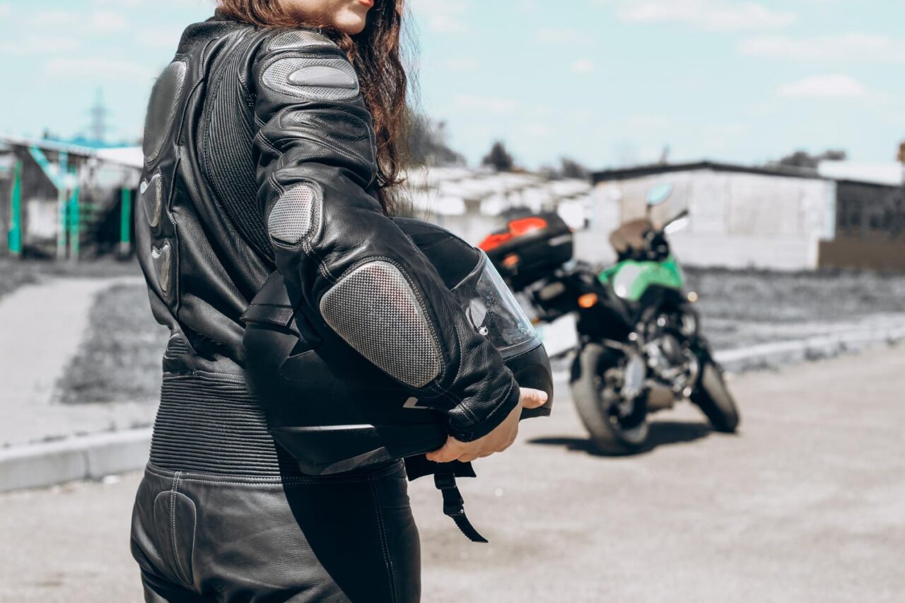 Kurtki motocyklowe damskie – jak wybrać idealny model?
