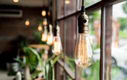 Oświetlenie ścieżek ogrodowych w Warszawie – klucz do bezpiecznego i stylowego ogrodu