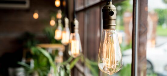 Oświetlenie ścieżek ogrodowych w Warszawie – klucz do bezpiecznego i stylowego ogrodu